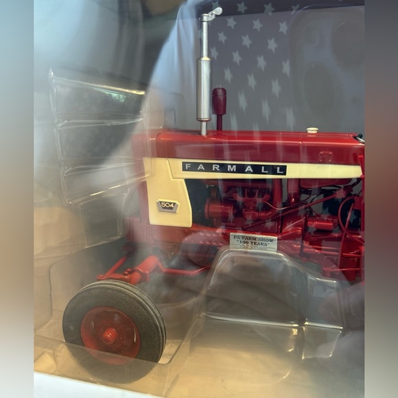 SpecCast Farmall 504 1:16 100th Ann Edition - Picture 9 of 12